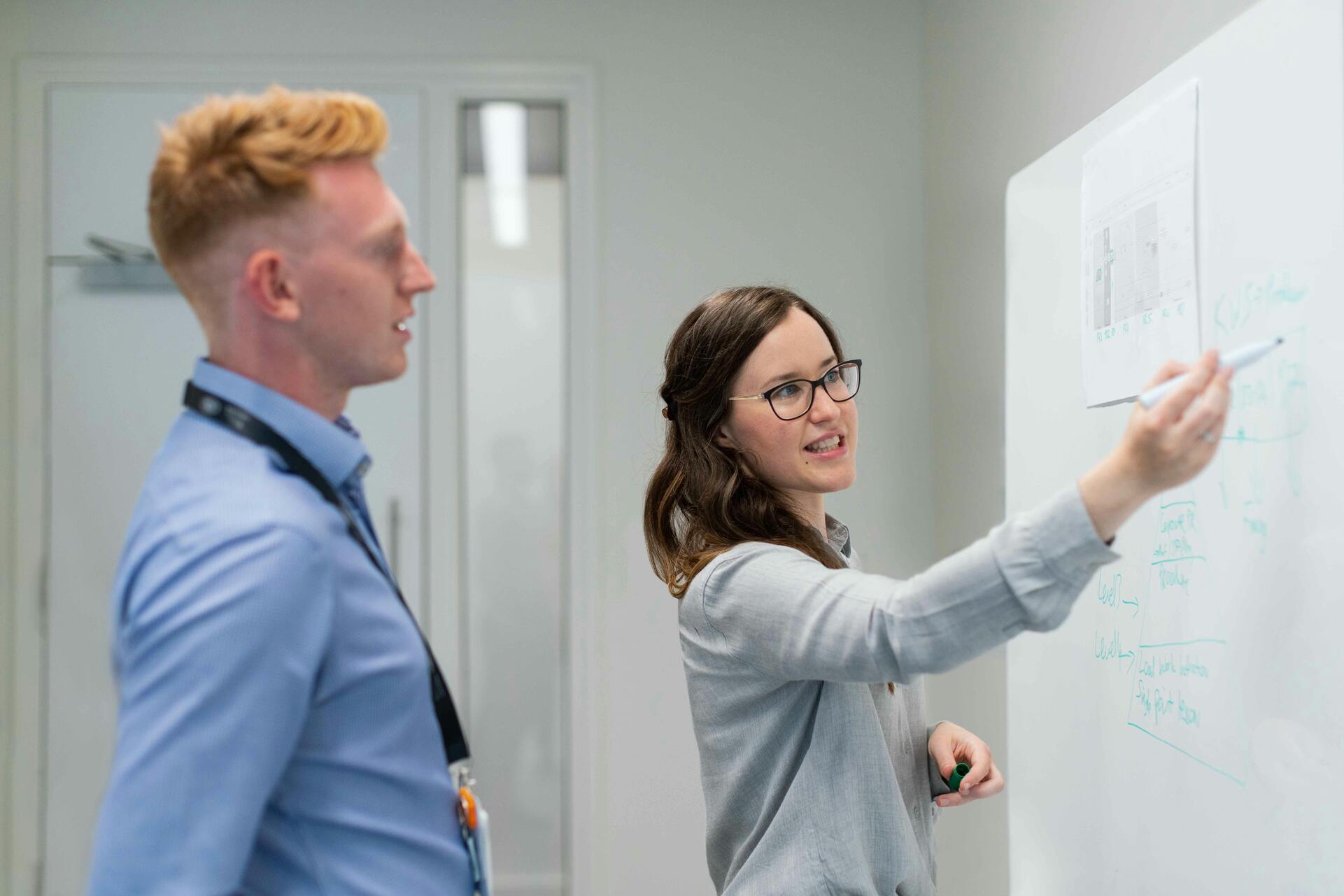 A remodeling contractor explaining the timeline on a whiteboard4 A remodeling contractor explaining the timeline on a whiteboard