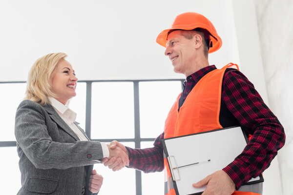 Deal sealed between restaurant owner and builder