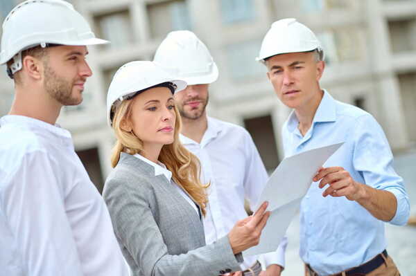 Meeting between site engineers