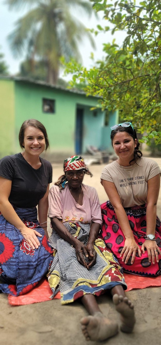Elderly woman in Mozambique receiving care from local Activista volunteer